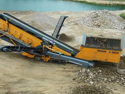 Anaconda SR520 3 deck screen working in a gravel pit
