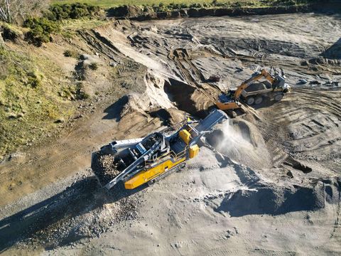 Anaconda C12 cone crusher on a job site, Anaconda photo 2