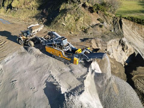 Anaconda C12 cone crusher on a job site, Anaconda photo 1