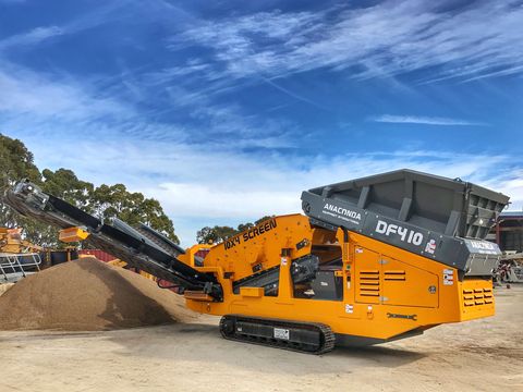 Anaconda DF410 scalping screen on a job site, Anaconda photo 2