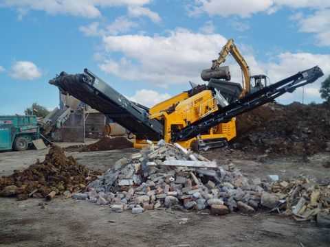 Anaconda DF514 scalping screen on a job site, Anaconda photo 1