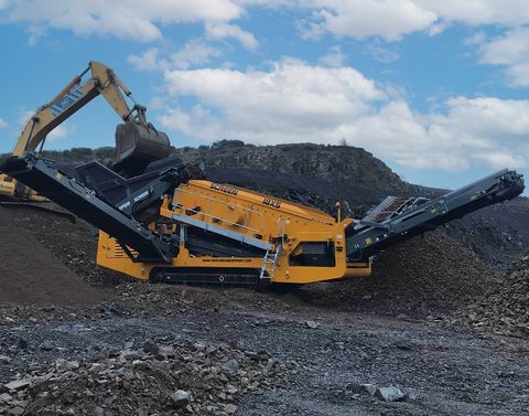 Anaconda DF518 scalping screen on a job site, Anaconda photo 2