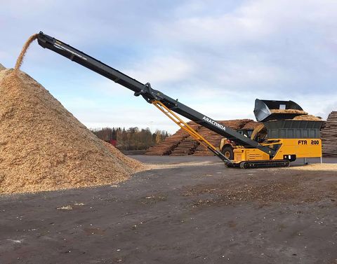 Anaconda FTR200 tracked feeding conveyor on a job site, Anaconda photo 1