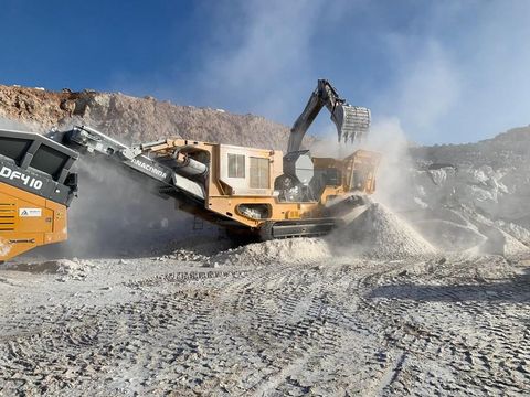 Anaconda J12 jaw crusher on a job site, Anaconda photo 2