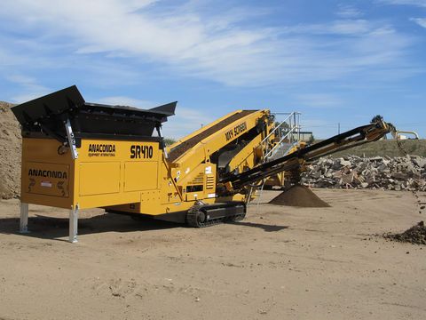 Anaconda SR410 finishing screen on a job site, Anaconda photo 1