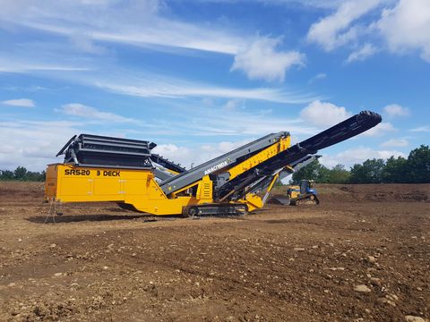 Anaconda SR520 finishing screen on a job site, Anaconda photo 1