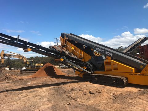 Anaconda SR520 finishing screen on a job site, Anaconda photo 2