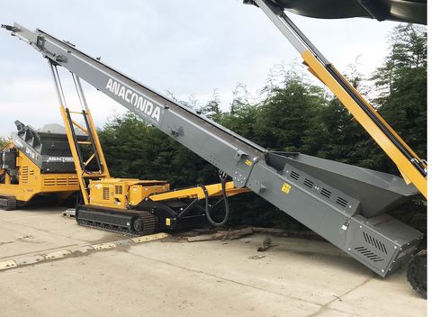 Anaconda TR75 tracked conveyor on a job site, Anaconda photo 1