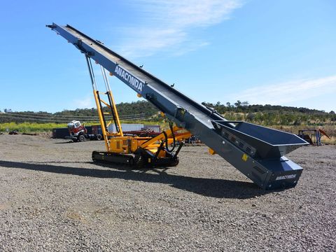 Anaconda TR75 tracked conveyor on a job site, Anaconda photo 2