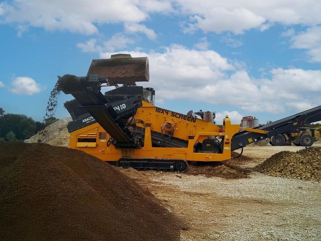 Anaconda DF410 scalping screen fed by a loader bucket