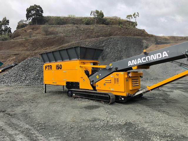 Anaconda FTR150 tracked feeding conveyor in a quarry yard