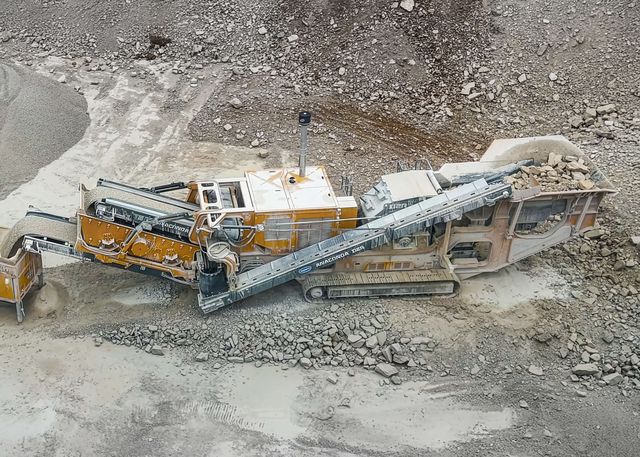Anaconda I12R closed-circuit impact crusher in a quarry, from above