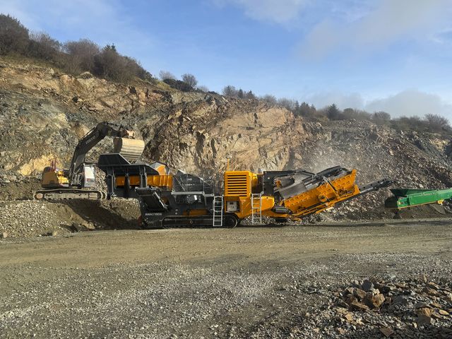 Anaconda I14 impact crusher fed by an excavator in a quarry